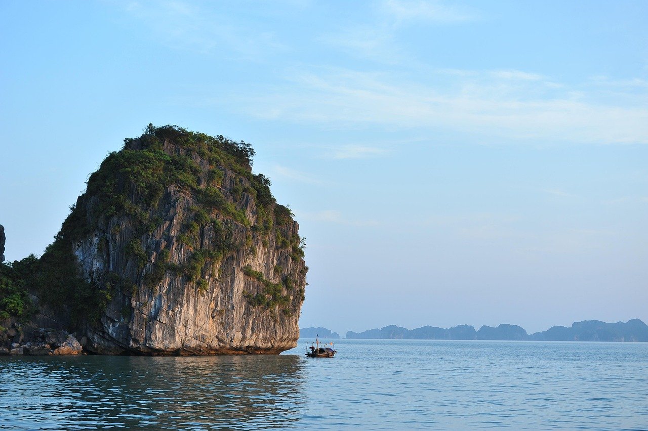 halong bay day tour, halong bay vietnam, vietnam yacht charter, halong bay private cruise, vietnam tour, travel to vietnam, ha long bay cruise tour